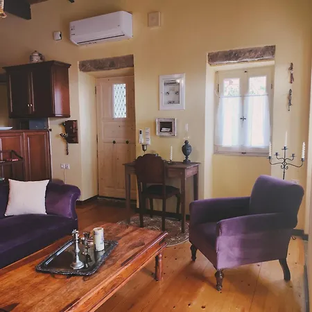 το αρχοντικό του κάστρου *